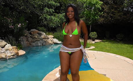 Ebony in Pool Pictures