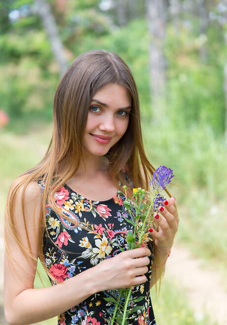 Sylphlike teen Georgia in nasty foot fetish outdoor